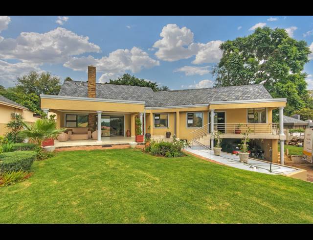 4 BEDROOM FREEHOLD FOR SALE IN BRAMLEY